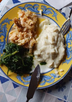 Foto de Bacalhau de cebolada com grelos e puré