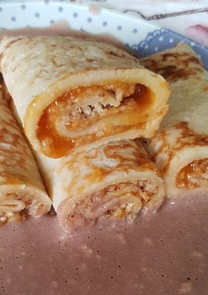 Kelt zserbó palacsinta, habos csoki mártással recept fotója