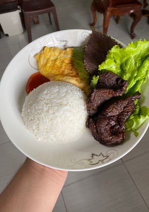 Hình của món Cơm bò đen.