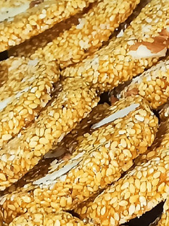 तिल गुड़ चिक्की (til gur chikki recipe in Hindi) रेसिपी मुख्य फोटो