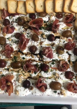 Una foto de Queso con uvas y jamón