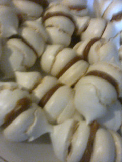 Una foto de Merengues rellenos con dulce de leche