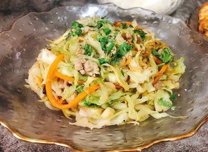 Hình của món Rau Bắp Cải, Cà Rốt Xào Thịt Bằm.