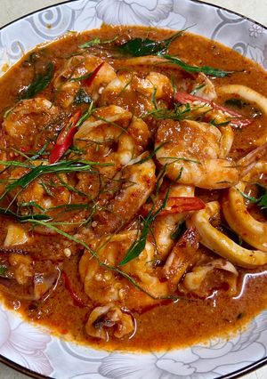 รูปของ ผัดพริกแกงกุ้งปลาหมึกนมสด เมนูเคลียร์ตู้เย็น