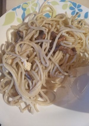 Una foto de Spaghetti a los dos quesos con champiñones 🍴
