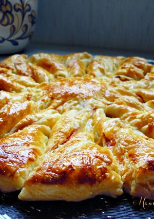 Foto principal de Estrella de hojaldre de jamón york y queso