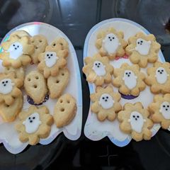 A picture of Halloween 🎃 👻 Ghost cookies.
