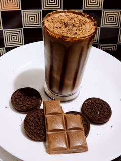 कोल्ड कॉफी ओरियो फ्लेवर (cold cofee recipe in marathi) रेसिपी चे मुख्य फोटो