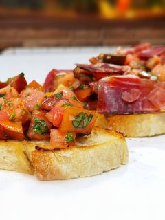 Una foto de Bruschetta: la magia en una tosta