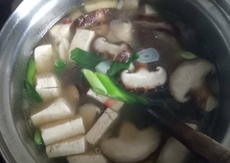 Bagaimana Menyiapkan Sup jamur shitake / hioko, Enak Banget