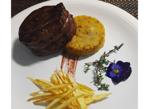 Una foto de Fufú de Plátano con Steak de Lomo