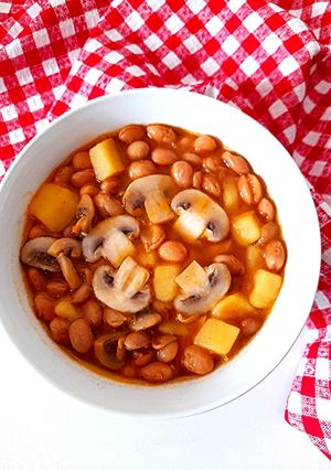 عکسی از دستور خوراک لوبیا چیتی با قارچ و سیب زمینی