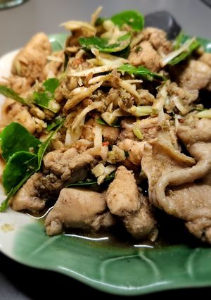 รูปของ ผัดเผ็ดไก่กระวาน