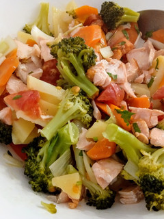 Una foto de Ensalada templada de salmón 🐟