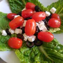 A picture of Ensalada de tomates y feta.