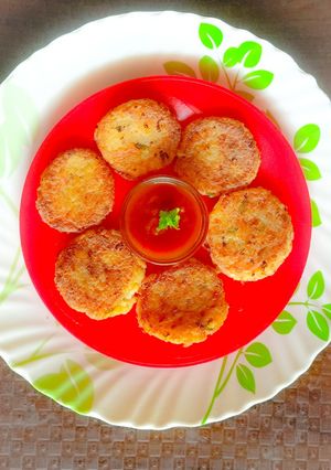 आलू टिक्की (aloo tikki recipe in marathi) रेसिपी चे मुख्य फोटो 