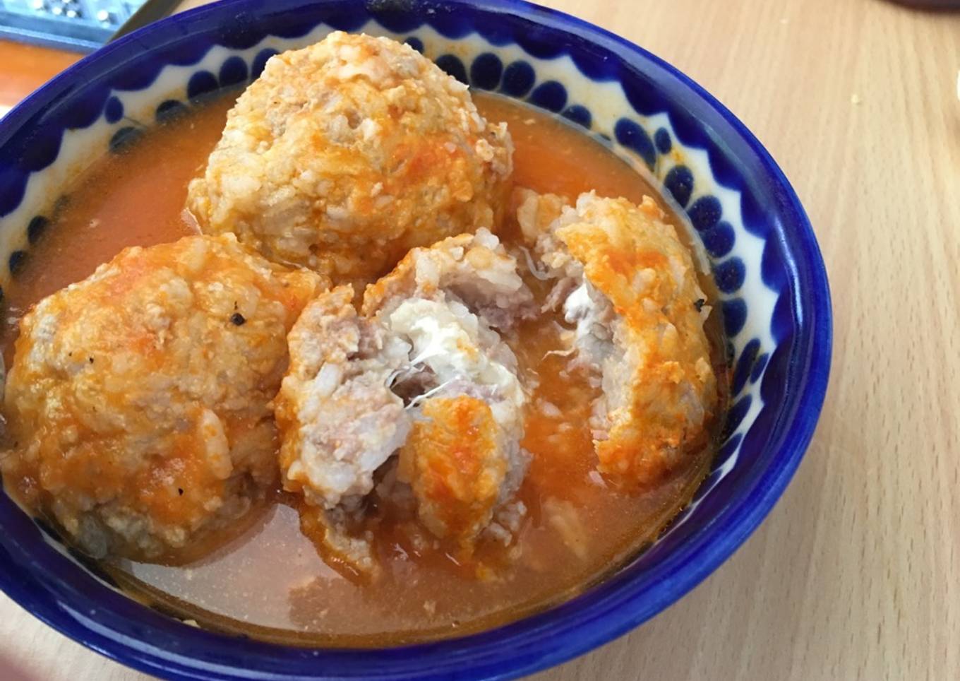 Albóndiga rellena de queso