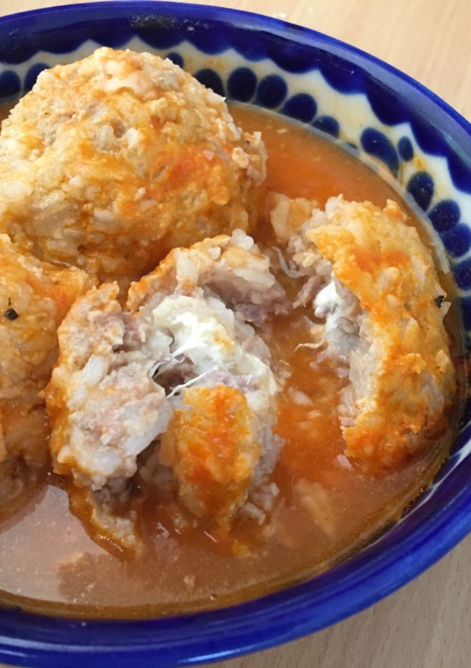 Una foto de Albóndiga rellena de queso