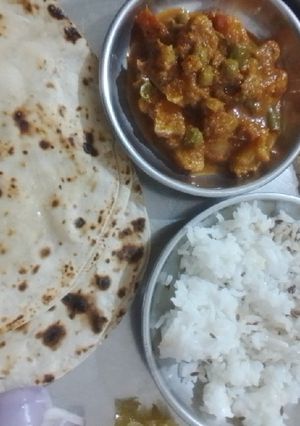 ડિનર થાળી (Dinner Thali Recipe In Gujarati) રેસીપી મુખ્ય ફોટો