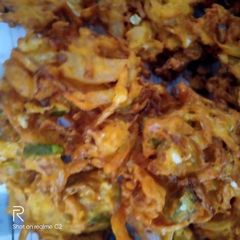 A picture of Band Gobhi oR pyaz ke pakoray.