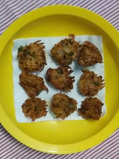 வெங்காய பக்கோடா /Onion Pakoda செய்முறை முக்கிய புகைப்படம்