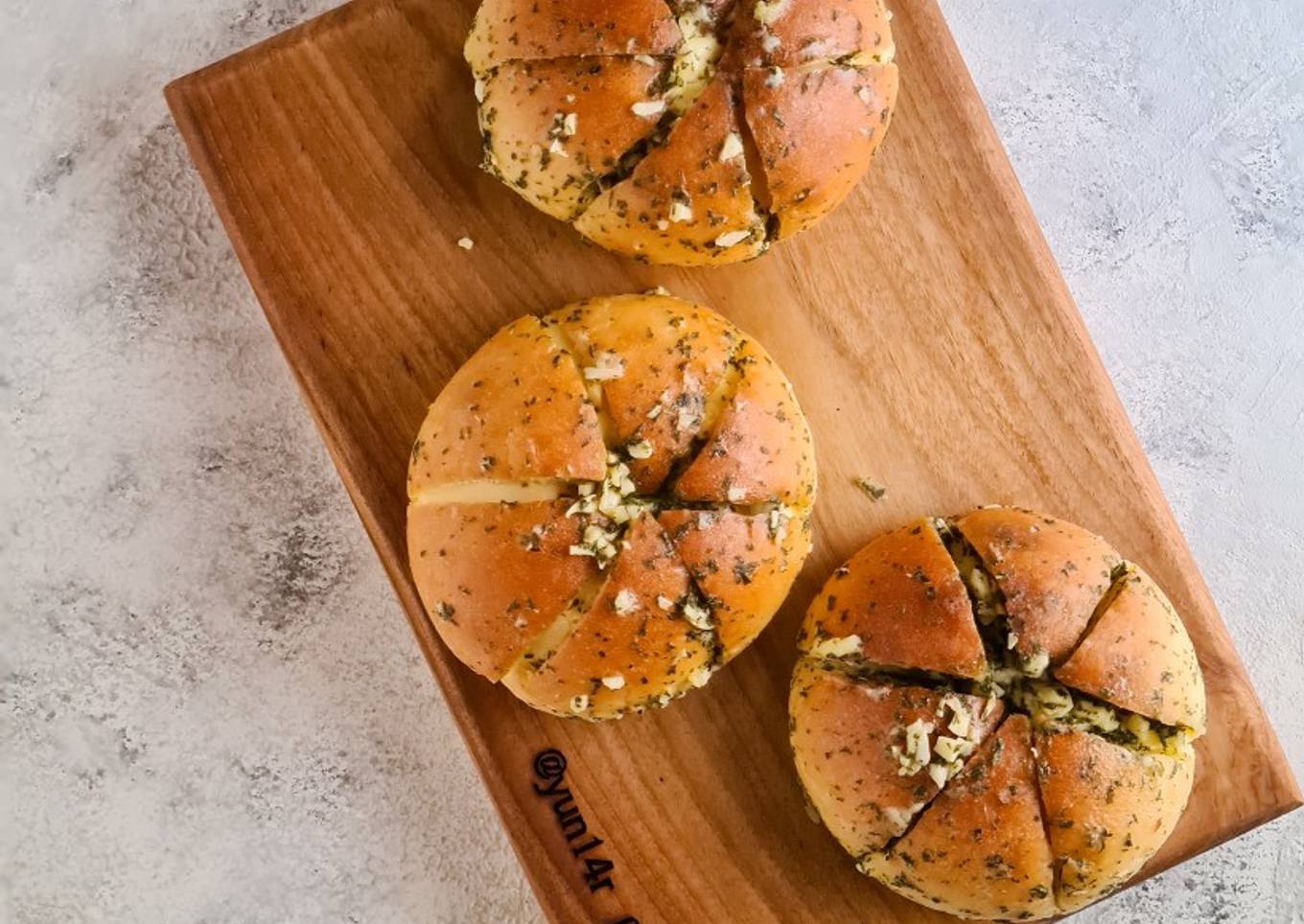 Korean creamcheese garlic bread