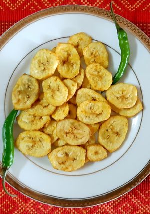 কাঁচা কলার মুচমুচে ভাজা রেসিপির প্রধান ছবি