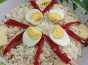 Una foto de ensalada de codito
