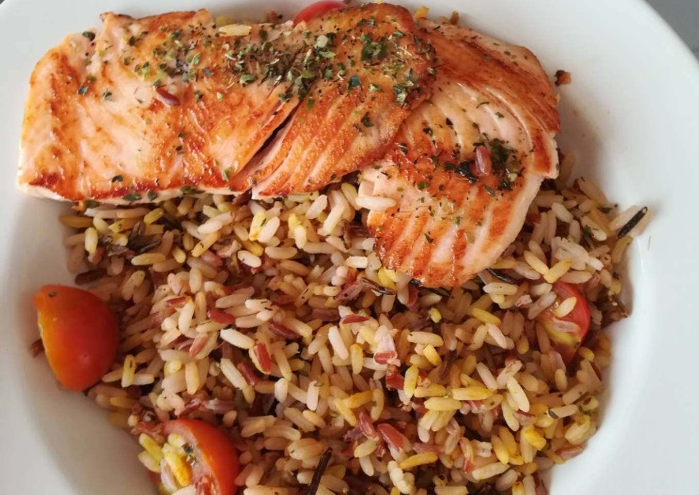 Salmón a la plancha con arroz