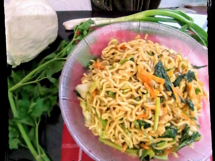 Bagaimana Membuat Mie Goreng Sederhana yang Lezat Sekali