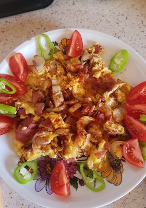 Tojásrántotta gazdagon recept fotója
