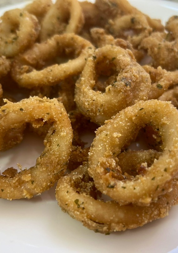 Una foto de Calamares fritos crujientes