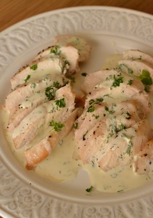 A picture of Chicken with Yogurt Herb Sauce.