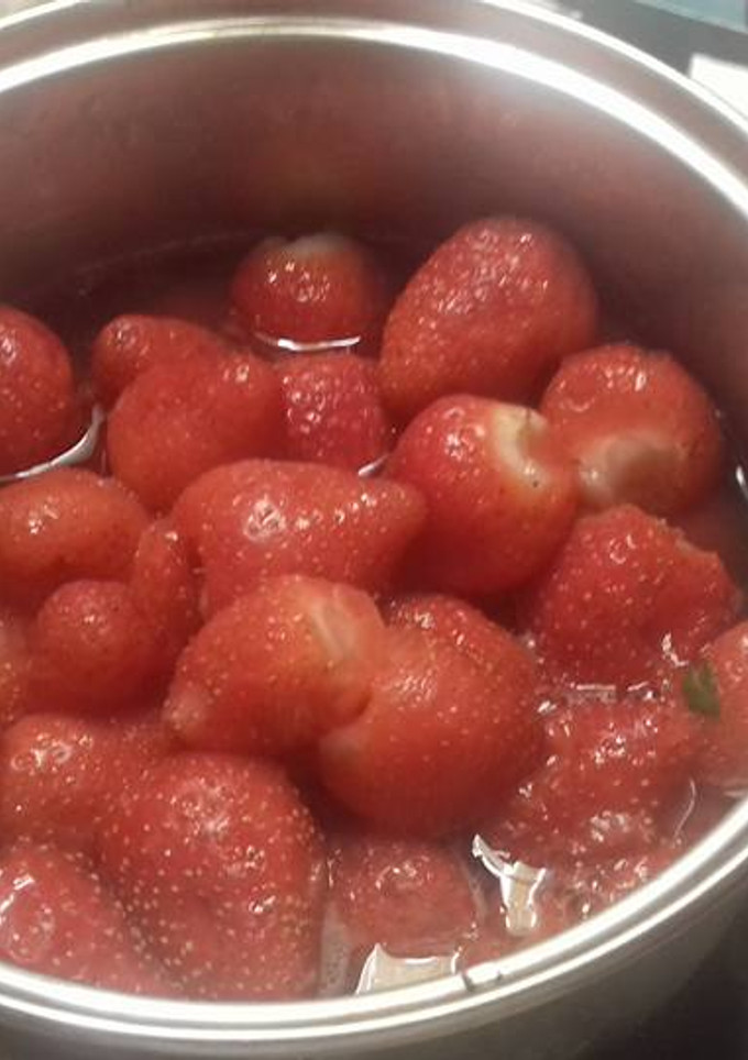Una foto de Fresas de Irapuato en almíbar y tequila a lo mexicano bien geras