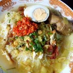 A picture of Soto ayam.