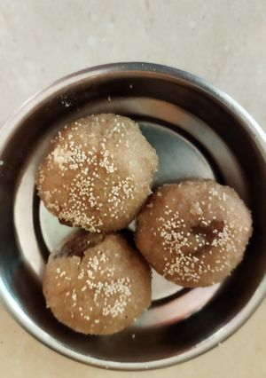 ચુરમાના લાડુ (Churma Ladoo Recipe In Gujarati) રેસીપી મુખ્ય ફોટો