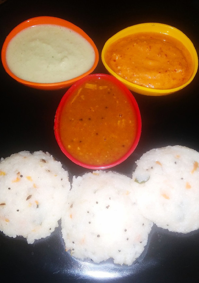 மீதமான சாதத்தில் செய்த ரவா இட்லி (Rava idli recipe in tamil) செய்முறை முக்கிய புகைப்படம்