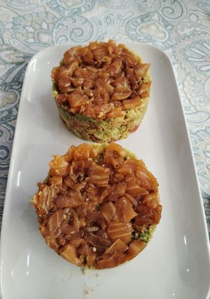 Foto principal de Doble Tartar de salmón, aguacate, tomate y cuscús