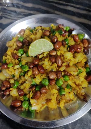 पोहा (poha recipe in Hindi) रेसिपी मुख्य फोटो