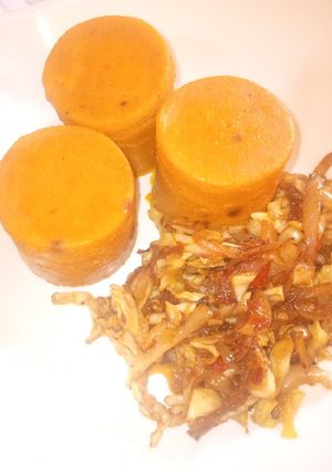 Alalan gwangwani da sauce din kabeji ainihin hoton girkin
