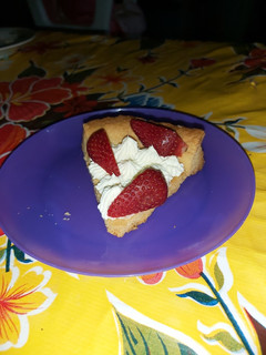Una foto de Tarta con queso crema y fresas