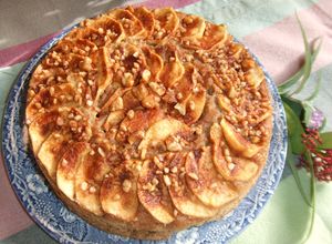 Una foto de Torta integral de té y vainilla con manzanas