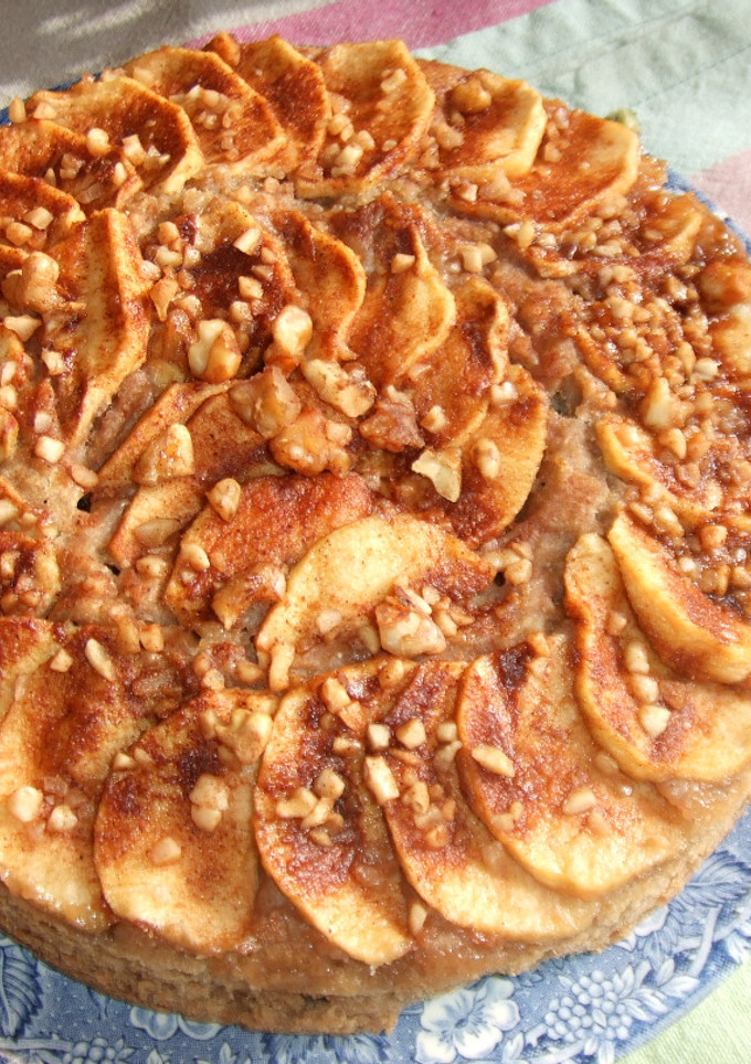 Una foto de Torta integral de té y vainilla con manzanas