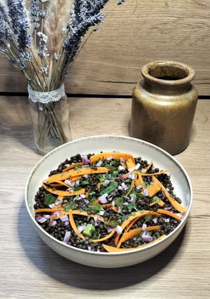 Une photo de Salade de lentilles béluga