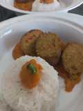 Buñuelos de arvejas partidas con salsa de zapallo camote