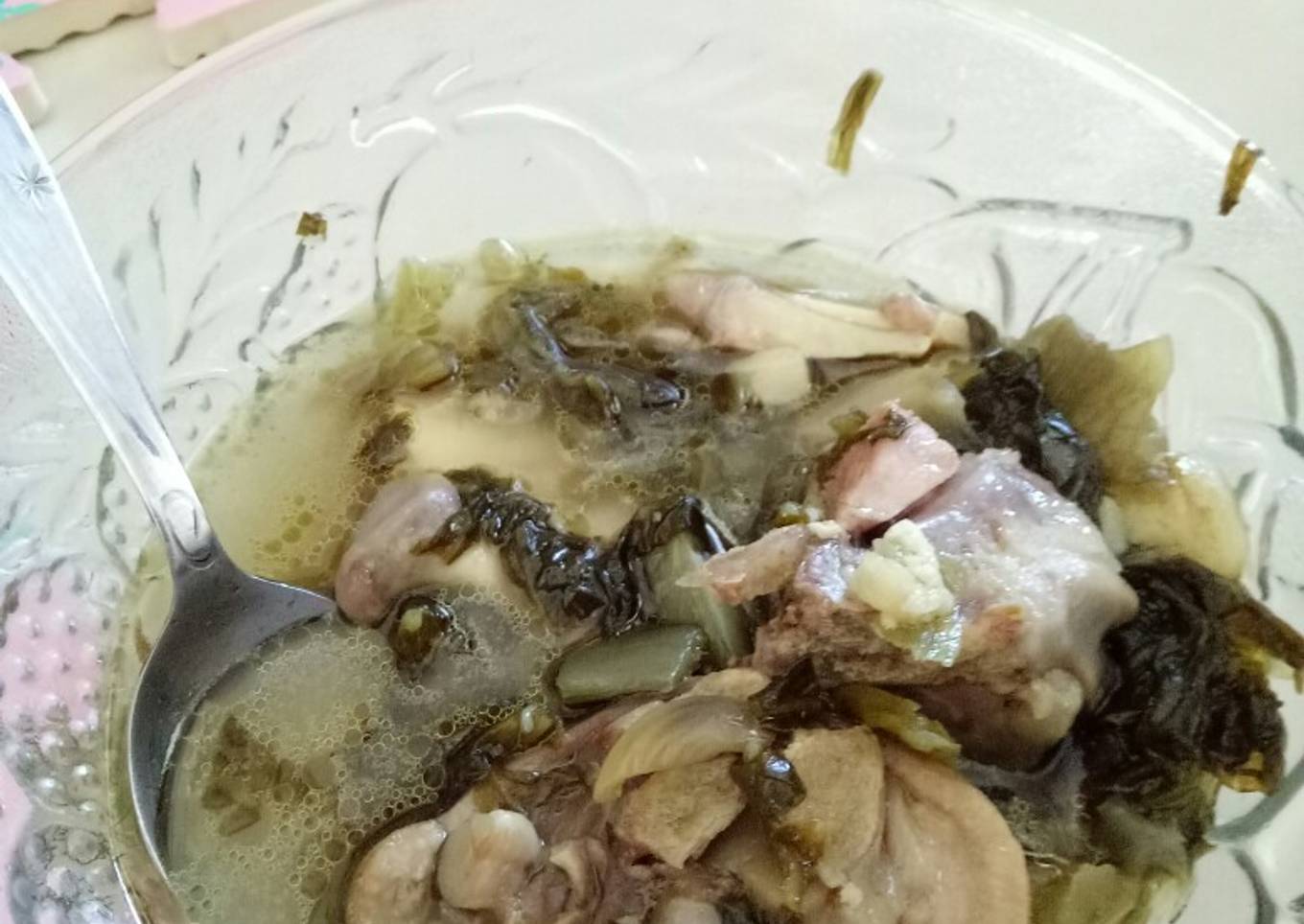 Kaki babi sayur asin