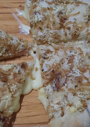 Una foto de Abundante pizza rellena