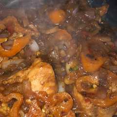 A picture of Guiso de pollo inventado.