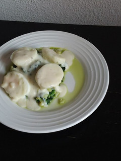 Una foto de 🥬Espinacas con bacalao en salsa bechamel🐟
