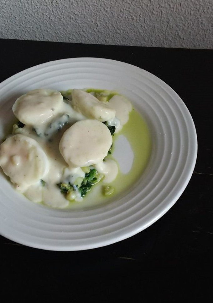 Una foto de 🥬Espinacas con bacalao en salsa bechamel🐟